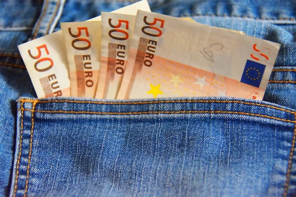Mavi jeans cebinde 50 Euro'luk dört notlar
