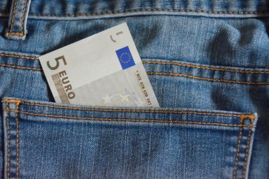 Not bir Euro mavi jeans, closeup cebin