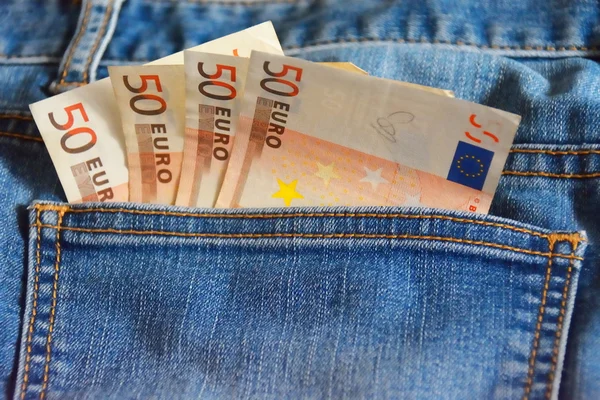 Mavi jeans cebinde 50 Euro'luk birkaç notlar
