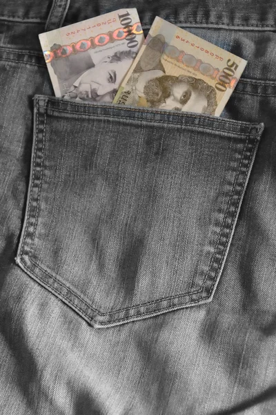 Två armeniska anteckningar i fickan på jeans — Stockfoto