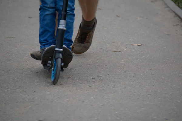 Two people riding a scooter — Stock Photo, Image