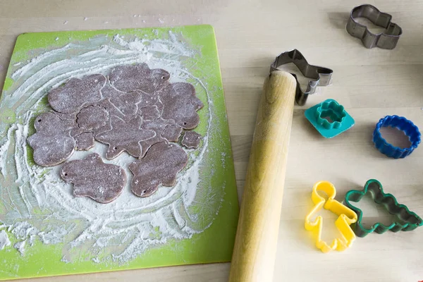 Cooking Christmas Ginger Cookies Rolling Pin Cutting Forms Dough Flour — Stock Photo, Image