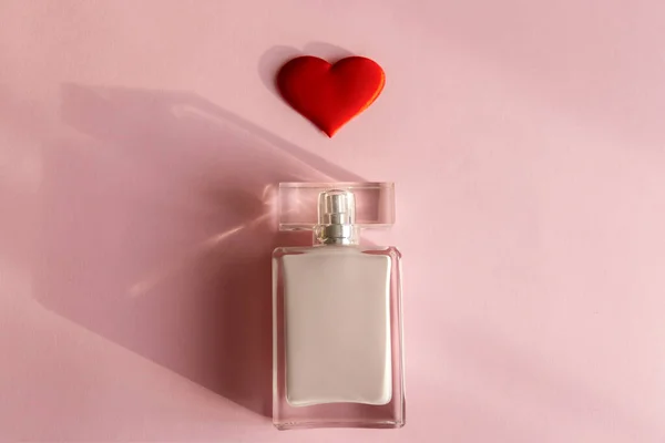 Perfume Con Corazones Como Regalo Para Día San Valentín — Foto de Stock
