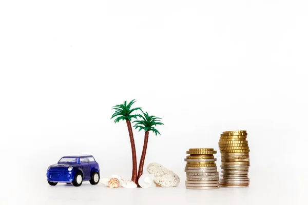 Palme Mit Muschel Auto Und Münzen Auf Weißem Hintergrund Modell — Stockfoto
