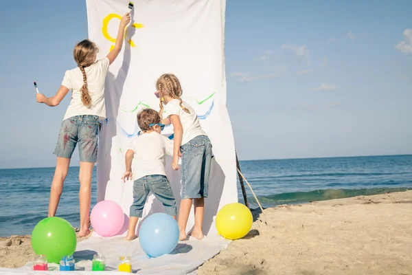 Two sisters and brother playing on the beach at the day time. — Stock Photo, Image