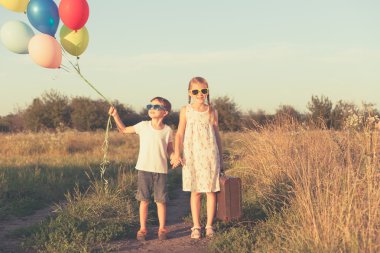 mutlu çocuklar yolda gün o zaman oyun.