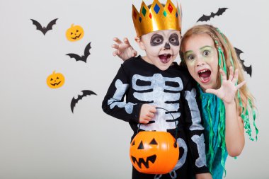 Ve mutlu erkek kardeşim Cadılar Bayramı partisi