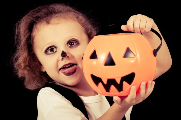 Schattige kleine jongen op halloween-feest — Stockfoto