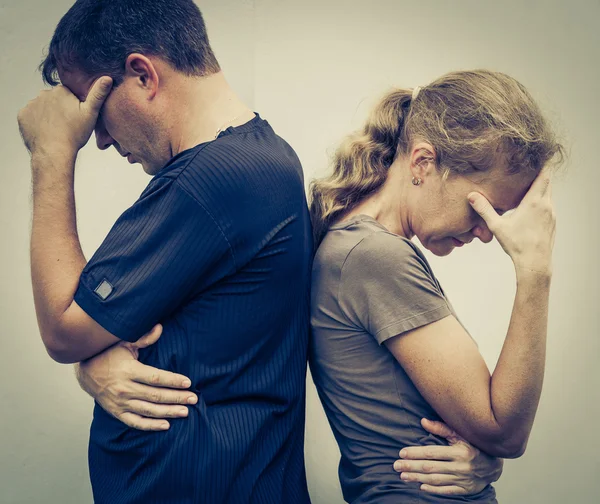 Retrato de pareja infeliz no hablando después de tener disputa —  Fotos de Stock