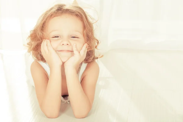 Portret van een schattig jongetje — Stockfoto