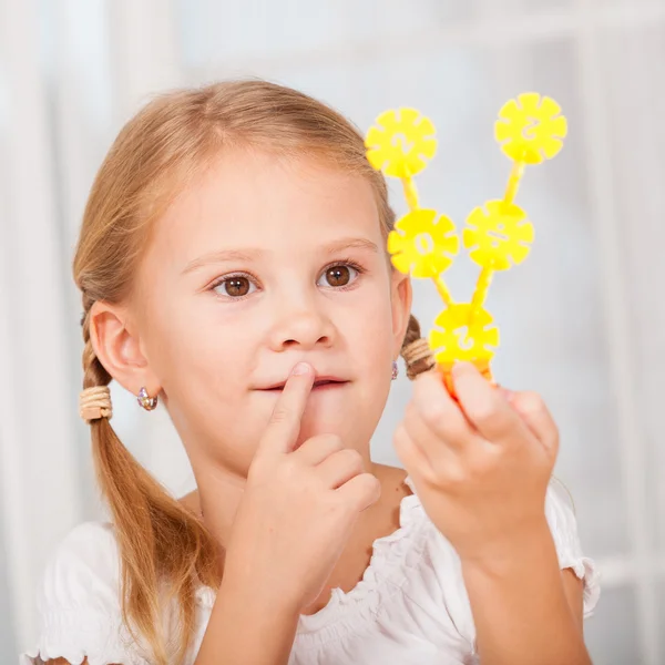 Little gtrl playing  on the floor — Stock Photo, Image