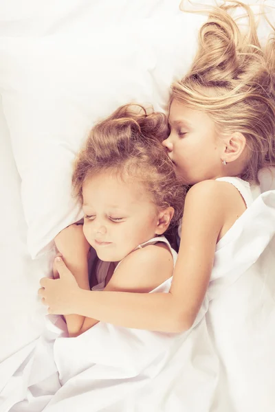 Lovely brother and sister lying in bed at home — Stock Photo, Image