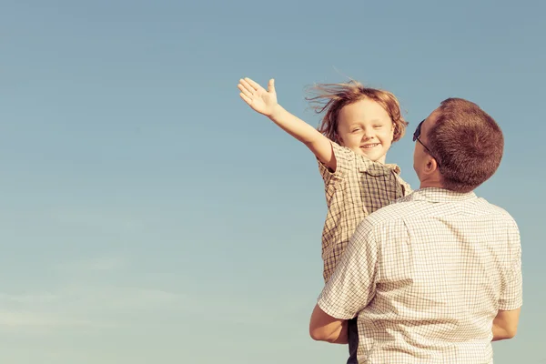 Dad and son playing near a house — Stock Photo, Image