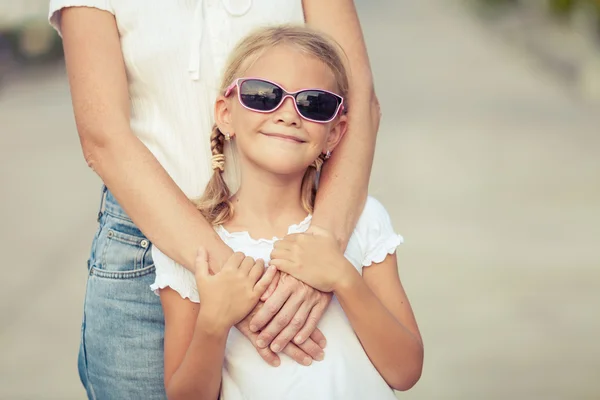 Mother and daughter standing on the road at the day time. — Stock Photo, Image