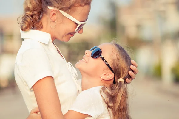 Mother and daughter standing on the road at the day time. — Stock Photo, Image