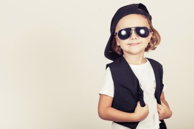 Küçük bir çocuğun portresi.