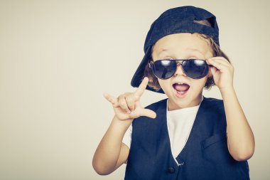 Küçük bir çocuğun portresi.