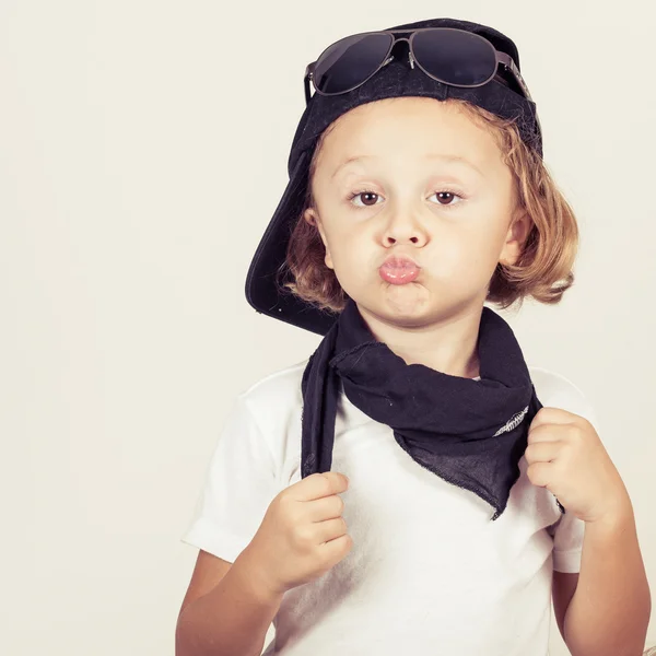 Porträt eines kleinen Jungen — Stockfoto