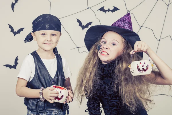 Bambini felici sulla festa di Halloween — Foto Stock