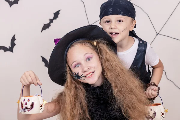 Heureux enfants sur Halloween fête — Photo