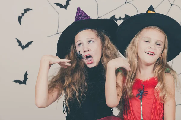 Bambini felici sulla festa di Halloween — Foto Stock