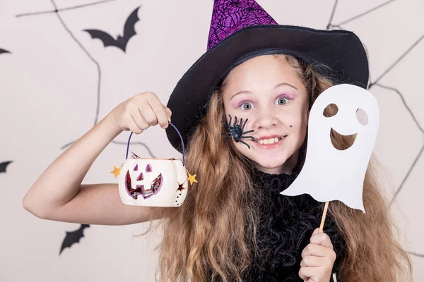 Glad tjej på Halloween-fest — Stockfoto