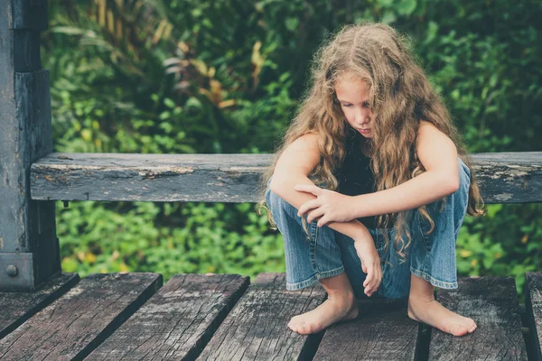 Retrato de triste loira adolescente menina — Fotografia de Stock