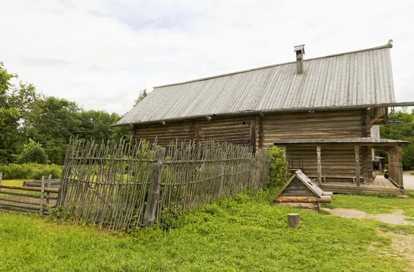 Russische Holzarchitektur. — Stockfoto