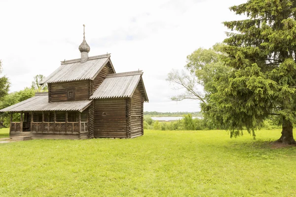 Russische Holzarchitektur. — Stockfoto