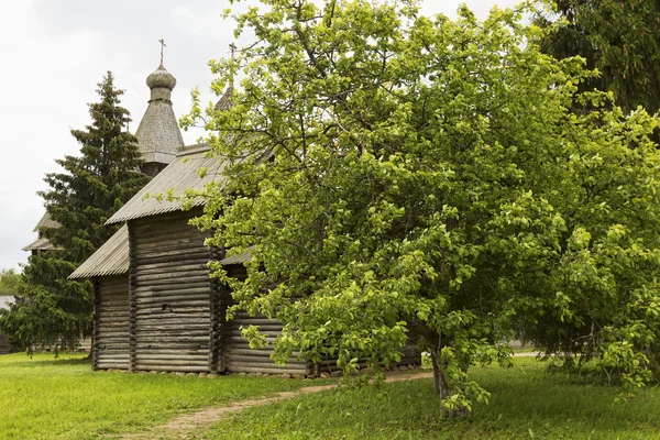 Russische Holzarchitektur. — Stockfoto