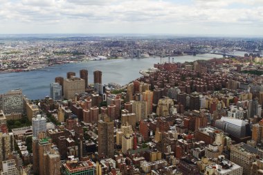 New York şehrinin çatı görünümü.