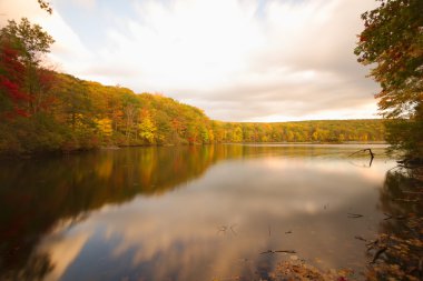 Gün batımında sonbahar manzara.
