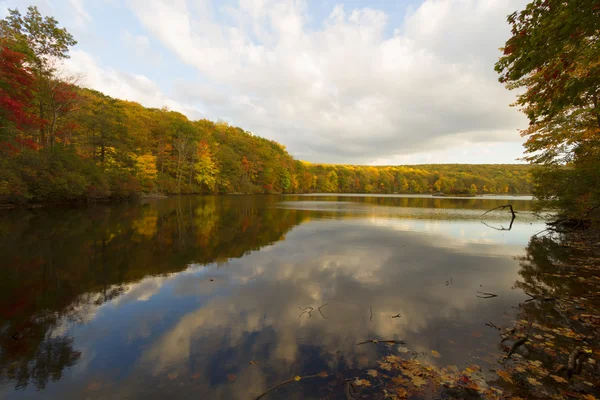 Herbstlandschaft bei Sonnenuntergang. — Stockfoto