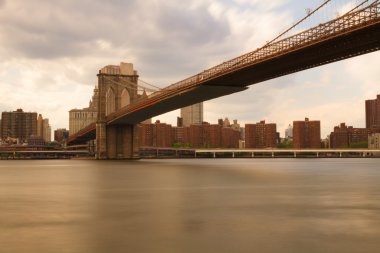 Brooklyn Köprüsü'nün sayısı.