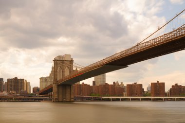 Brooklyn Köprüsü'nün sayısı.