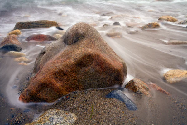Kayalık sahil. — Stok fotoğraf