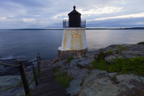 Lighthouse on a rocky shore. — Stock Photo, Image