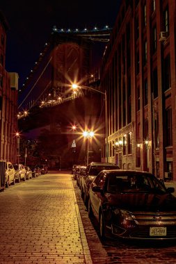 New York şehrinin gece sayısı. Brooklyn Köprüsü.