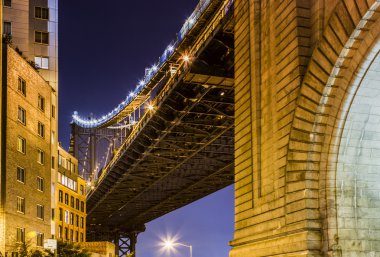 New York şehrinin gece sayısı. Brooklyn Köprüsü.
