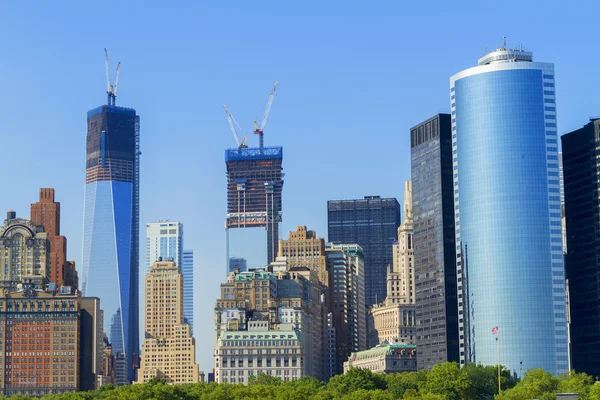 มุมมองของเมืองนิวยอร์ก สหรัฐอเมริกา หอเสรีภาพ และ World Trade C — ภาพถ่ายสต็อก