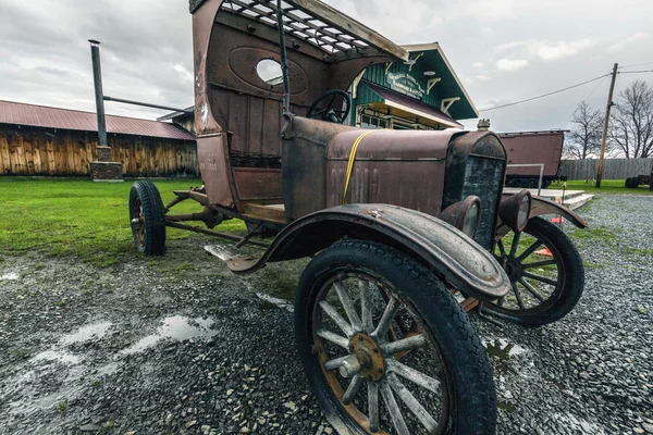 Oude klassieke auto — Stockfoto