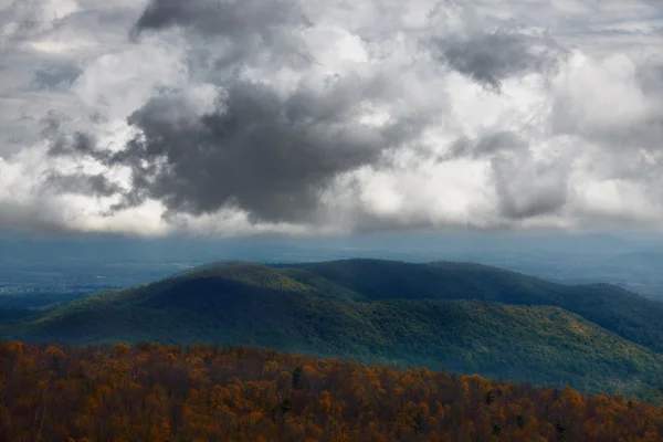 Bergachtig landschap. — Stockfoto