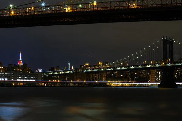 นิวยอร์กซิตี้ตอนกลางคืน . — ภาพถ่ายสต็อก