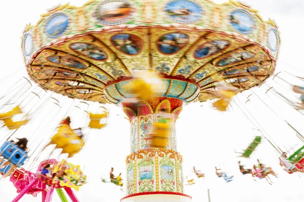 Colorido alegre-go-round . — Fotografia de Stock