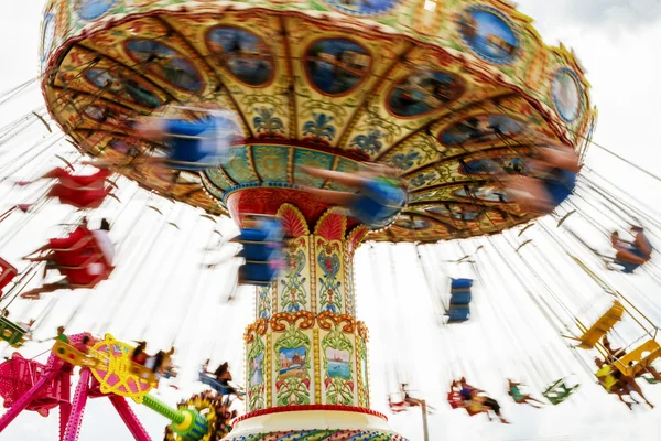 Colorido alegre-go-round . — Fotografia de Stock