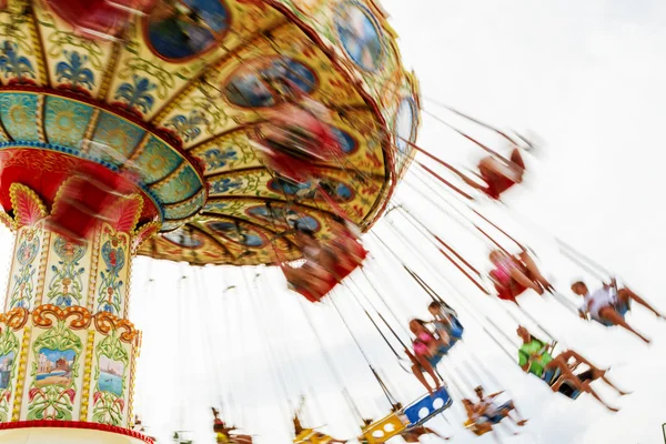 Colorido alegre-go-round . — Fotografia de Stock