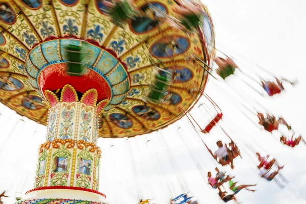 Colorido alegre-go-round . — Fotografia de Stock