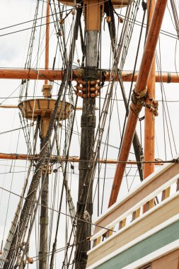 Uzun boylu gemide arma.