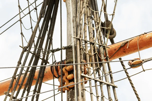 Riggning på höga fartyget. — Stockfoto