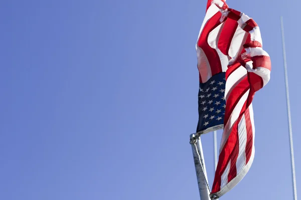 Amerikaanse vlag op een paal. — Stockfoto